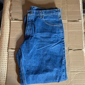 Men’s Carhartt blue jeans 38x32 excellent condition